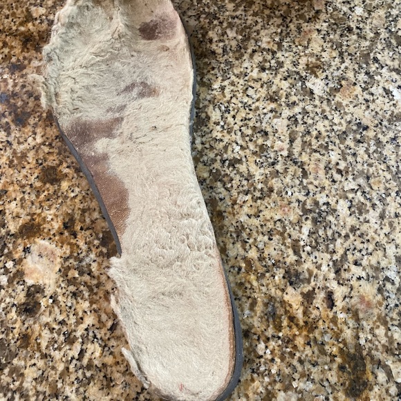 Worn Ugg’s Sand - Picture 2 of 2